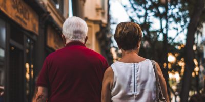 Seniorer finder kærligheden gennem senior dating